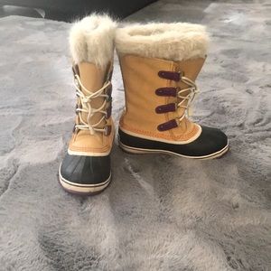 Gently Used Sorel Joan Of Arc Boots Youth size 6